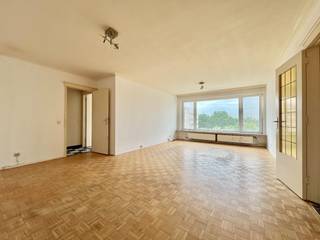 Graag presenteren wij u dit instapklaar 2 slaapkamer appartement gelegen op de 9de verdieping in de befaamde PULHOF wijk!Het appartement is voorzien...