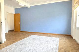 TOPgelegen opbrengsteigendom met 2 appartementen, grote garage en extra bergingen in één van de mooiste straten van Ronse! Deze eigendom biedt...