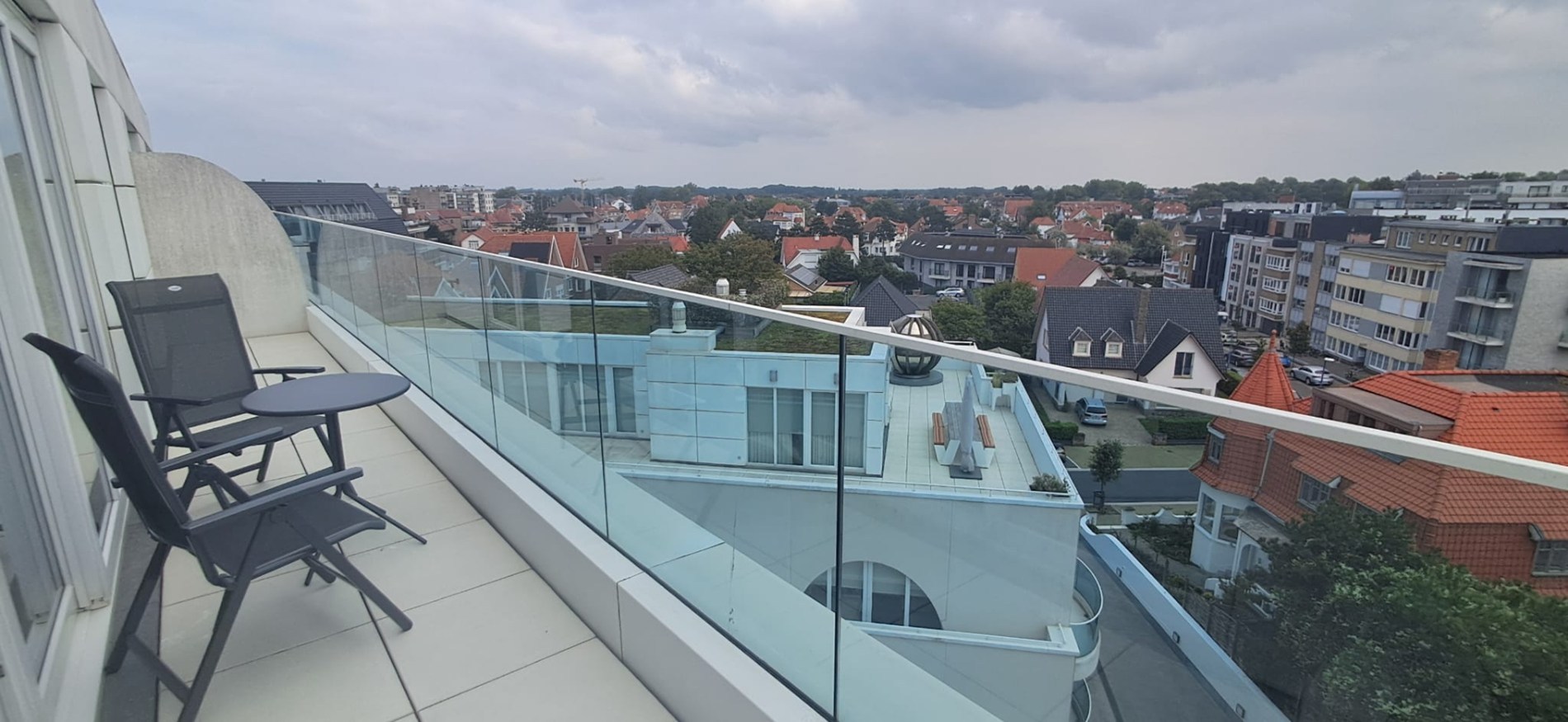 PRACHTIG NIEUWBOUWAPPARTEMENT TE HUUR OP 100 M. VAN DE ZEEDIJK - foto 3