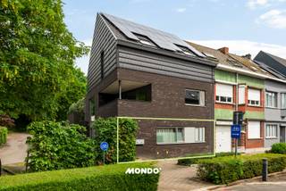 In een rustige omgeving in Klein-Willebroek bevindt zich dit moderne gelijkvloerse appartement in een kleinschalig gebouw van 2015, bestaande...