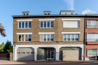 Bent u op zoek naar een opbrengsteigendom met uitzonderlijk veel mogelijkheden? In Aarschot bieden wij een bijzonder pand aan dat uit twee zeer...