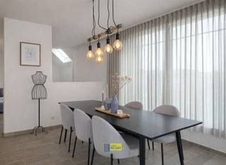 DUPLEX TE HUUR MET ÉÉN SLAAPKAMER EN RUIM TERRASLOCATIEDIT APPARTEMENT IS IDEAAL GELEGEN, VLAKBIJ SCHOLEN, WINKELS, OPENBAAR VERVOER EN MET EEN...