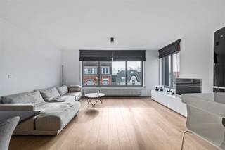 Modern en instapklaar appartement gelegen in de gegeerde Pulhofwijk OMGEVINGIn het hart van de felbegeerde Pulhofwijk in Berchem vinden we dit ruim...