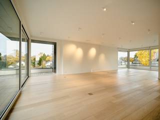 Ideally located in the European Quarter, this penthouse apartment offers approximately 241 m² of gross floor area (as per the Energy Performance Certificate - EPC) and features three bedrooms and spacious terraces in a modern building.<br /><br />Access to the apartment is via a private elevator. It comprises an entrance hall with a cloakroom and guest toilet, a large open-plan living/dining area opening onto the terraces on both sides, and a separate, fully equipped kitchen with a pantry and laundry room. The three bedrooms each have their own dressing room and en-suite bathroom/shower, as well as access to the terraces.<br /><br />Other features include: two optional parking spaces, air conditioning in the living room, a double-flow ventilation system, an alarm system, and a cellar. The annual building charges are €200. EPC rating: B+<br /><br />The European Quarter, encompassing the institutions and their surroundings, benefits from numerous parks and is known for its peace and quiet, while remaining close to shops, schools, and public transportation.<br /><br />For further information, please contact Mélody Bingoni at +32 (0) 2 640 08 01.