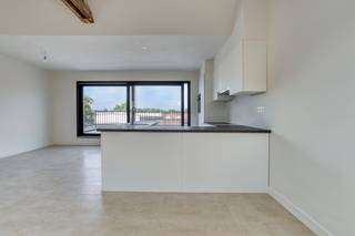 Ruim appartement met twee slaapkamers en groot terras te koop in Beveren Leie.Het appartement is gelegen op de tweede verdiepingIndeling :inkom,...