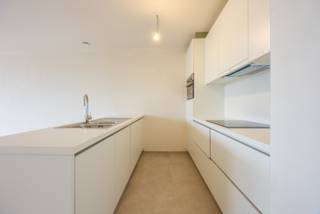 Nieuwbouwappartement met 3 slaapkamers en 2 badkamers te koop vlakbij het centrum van Veurne.Het appartement bevindt zich op de eerste verdieping en...