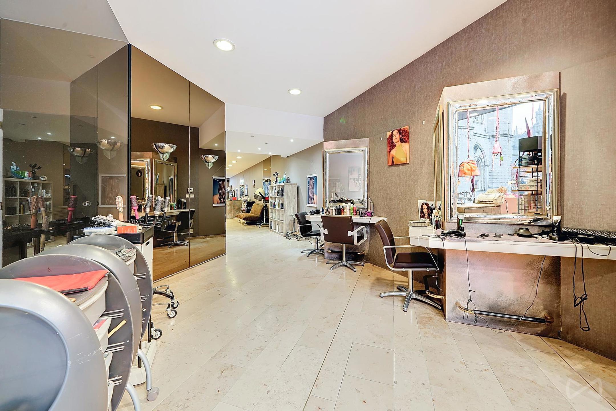 Gemengd gebouw op de Grote Markt van Doornik - foto 4