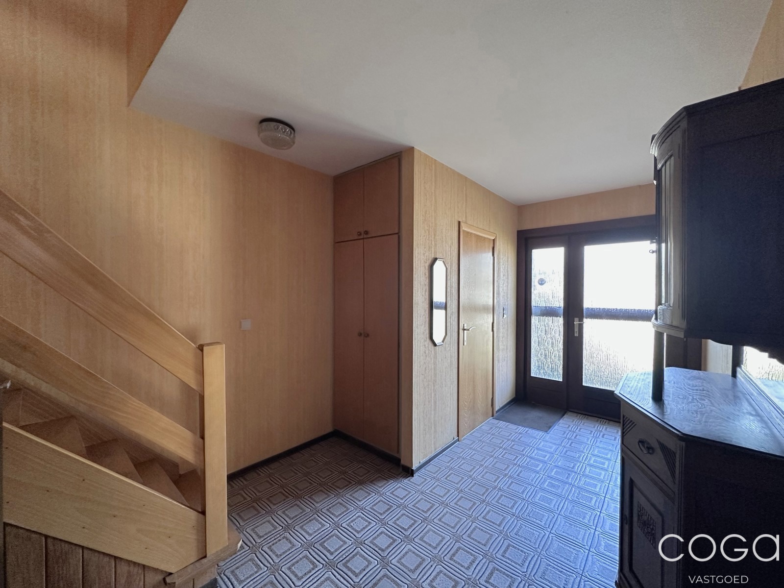 Ruime te renoveren woning met 5 slaapkamers op goede locatie - foto 4