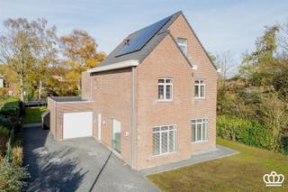 Energiezuinige en recente woning, gelegen in een rustige doodlopende straat nabij het centrum van Essen, met o.a. ruime leefruimte, open keuken...