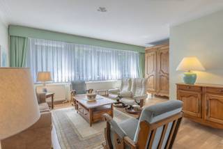 Schitterend gelegen en zeer verzorgde bel-etage woning met 3 slaapkamers en tuintje in residentiële buurt te AnderlechtDeze woning omvat op de...