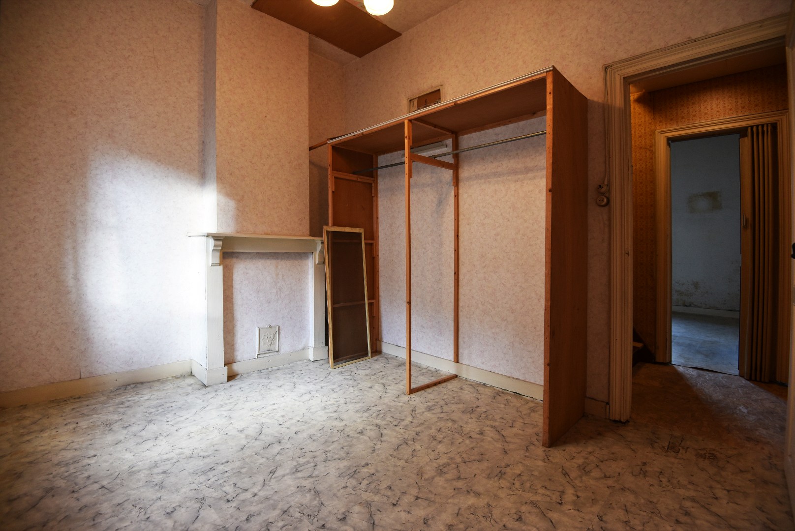 Grondig te renoveren woning maar ! GEEN RENOVATIEPLICHT ! Ideale starterswoning / investeringspand te Gent - foto 5