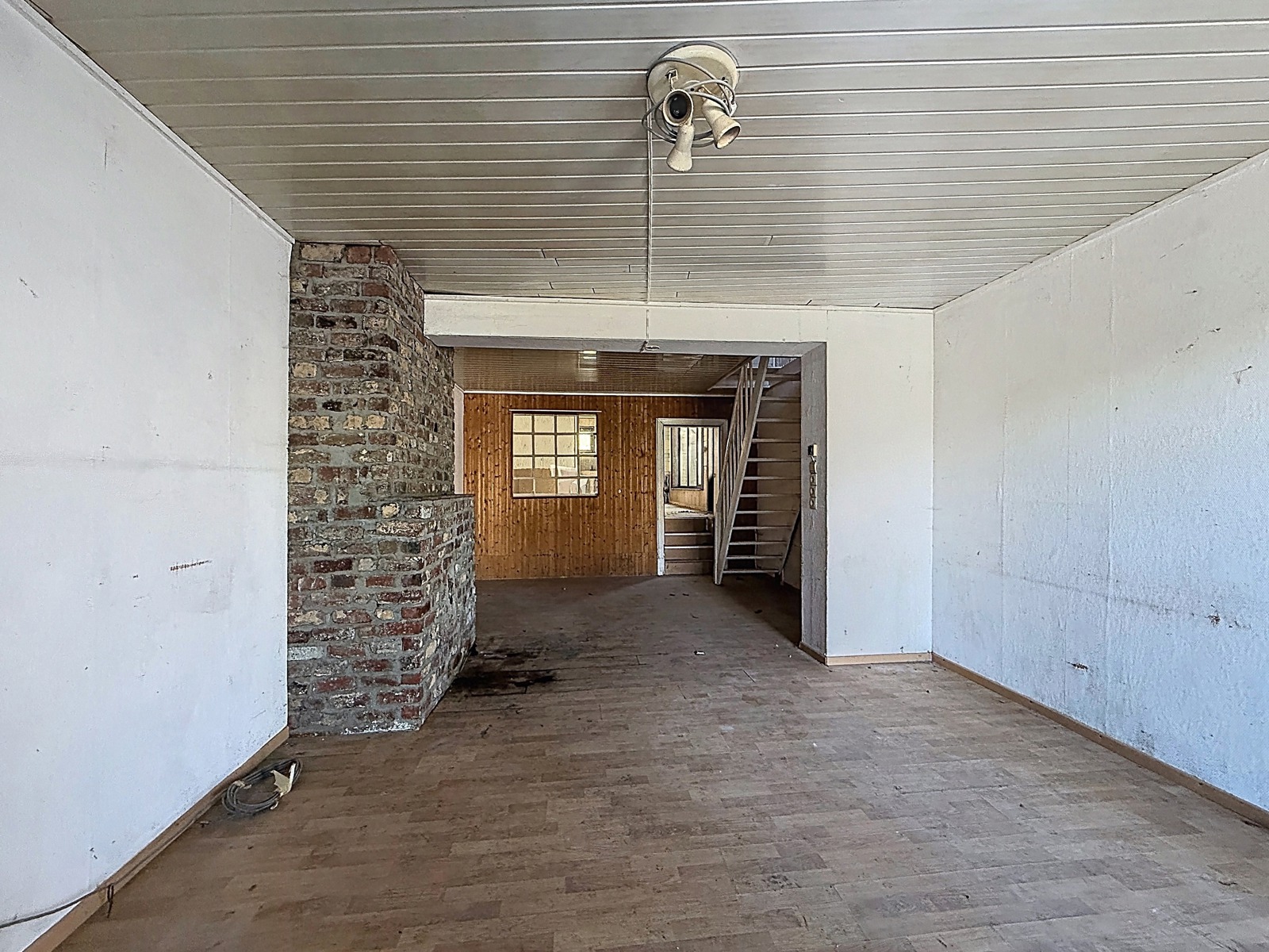 Volledig te renoveren woning met 2 SLPK, op Toplocatie! - foto 2