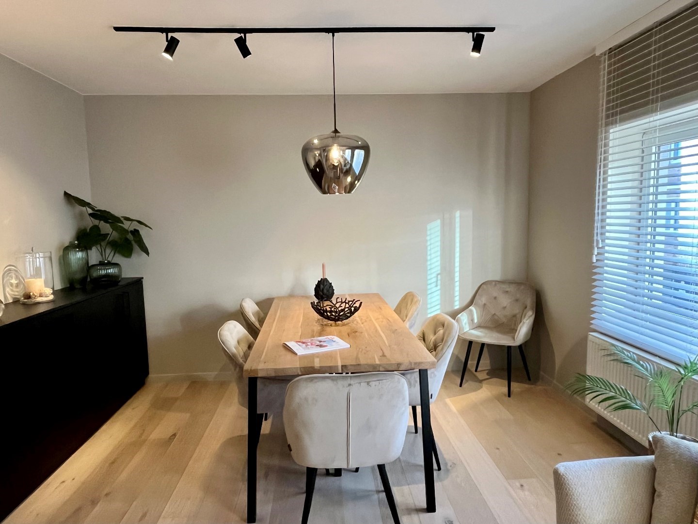 Knap gerenoveerde woning in het hartje van Knokke nabij de Lippenslaan met garage - foto 4