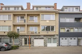 TE KOOP: Gelijkvloers 1-slaapkamer appartement met gunstige ligging te Runkst (Hasselt)Welkom in dit charmante gelijkvloers appartement, gunstig...