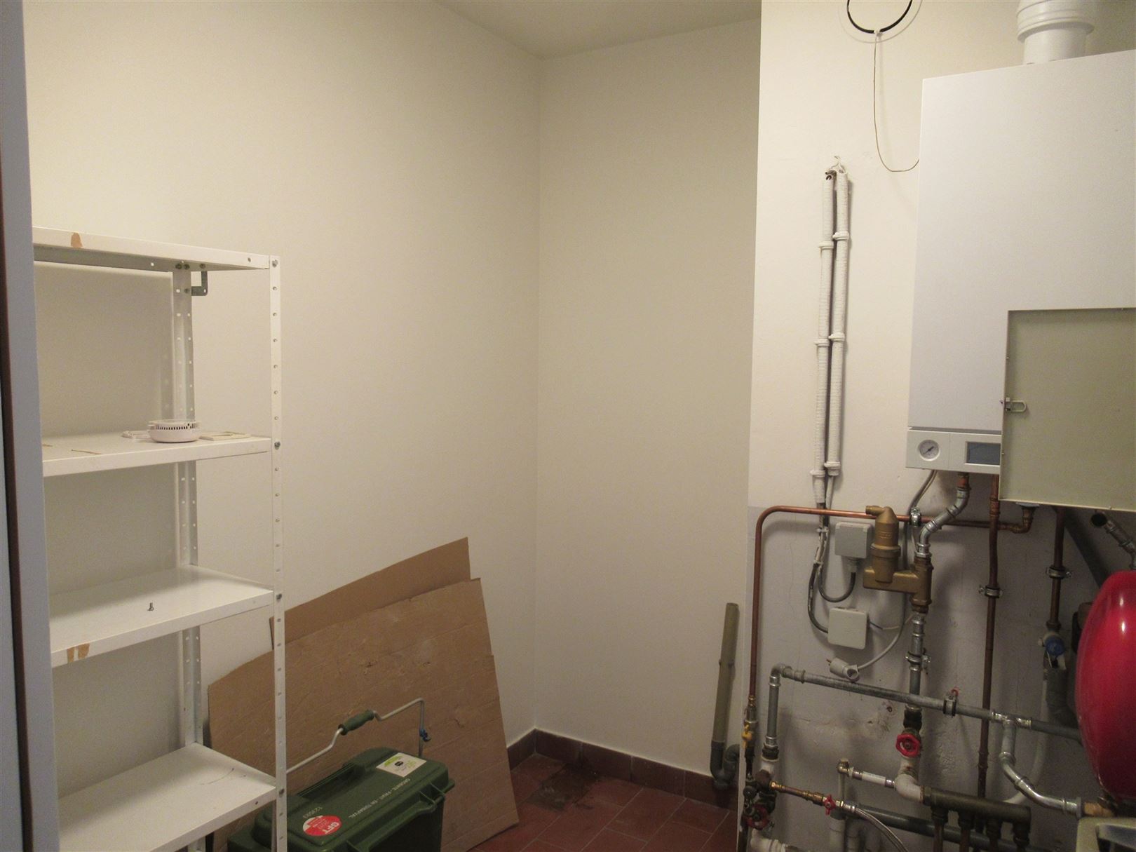 Appartement met 2 slaapkamers in centrum van Sint-Truiden. - foto 5