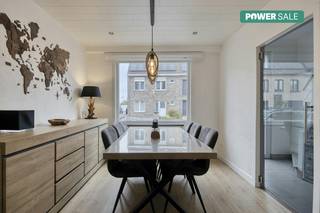 BeschrijvingTe koop: woning met 3 slaapkamers en tuin met overdekt terras.Indeling : Verdieping 1:- Inkomhal - Leefruimte - Volledig ingerichte keuken en eetkamer- Aparte eetkamer- Apart toilet- Berging met aansluiting voor wasmachine - Apart toilet - Veranda - Tuin met overdekt terrasVerdieping 2:- Slaapkamer 1- Slaapkamer 2- Badkamer met dubbele lavabo &amp; inloopdoucheVerdieping 3:- Master BedroomExtra troeven:- kelder- zeer goed onderhouden- recentelijks volledig gerenoveerd- uitstekende ligging nabij scholen, winkels, openbaar vervoer, invalswegen...Bent u geïnteresseerd in dit vastgoed te koop in 2850 Boom? Aarzel dan niet om contact met ons op te nemen.Wenst u uw eigendom ook te koop of te huur te stellen? Steeds tot uw dienst om u verder te helpen met al uw vragen over vastgoed!De eigendom wordt aangeboden via de Power-sale formule. Op 08/11/2025 tussen 10:00 en 14:00 kan u de woning op afspraak komen bezichtigen en een bod uitbrengen. De vermelde prijs is een instelprijs. Voor meer info, gelieve contact op te nemen met de dossierverantwoordelijke.