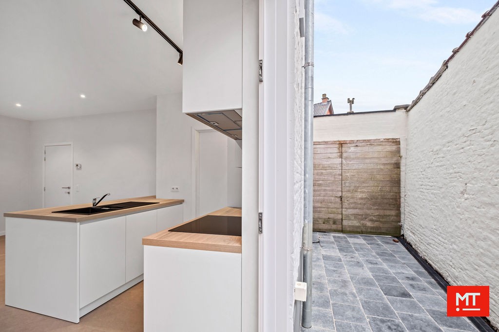 Instapklare halfopen woning met 3 slaapkamers, tuin en uitweg in de dorpskern van Ledegem - foto 5