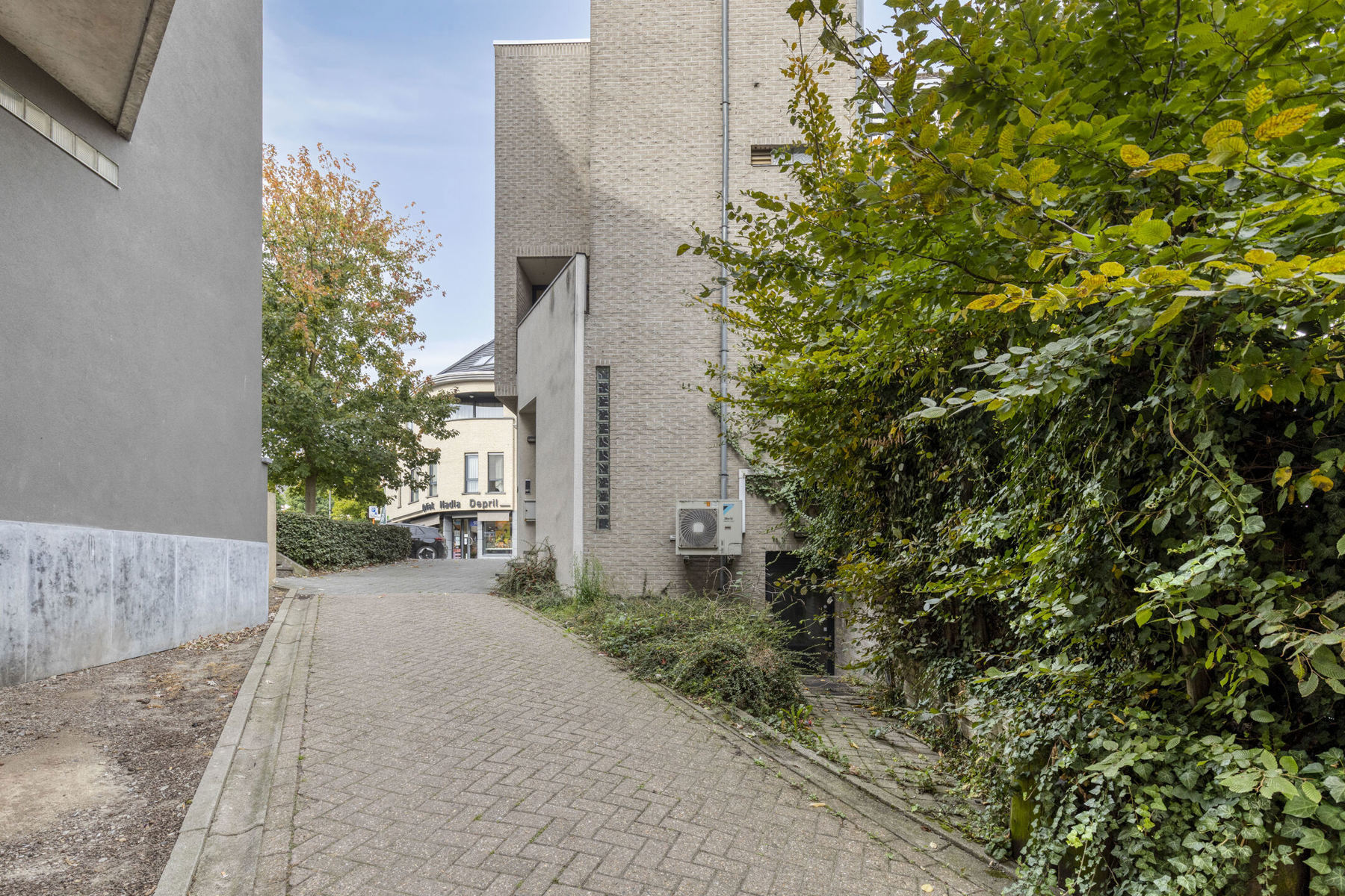 Opbrengsteigendom met handelsgelijkvloers & duplex - foto 2