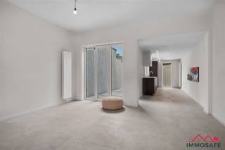 Stijlvol gerenoveerde woning te koop in Merelbeke Ontdek deze prachtig gerenoveerde, moderne woning in het gegeerde Merelbeke -  een perfecte...