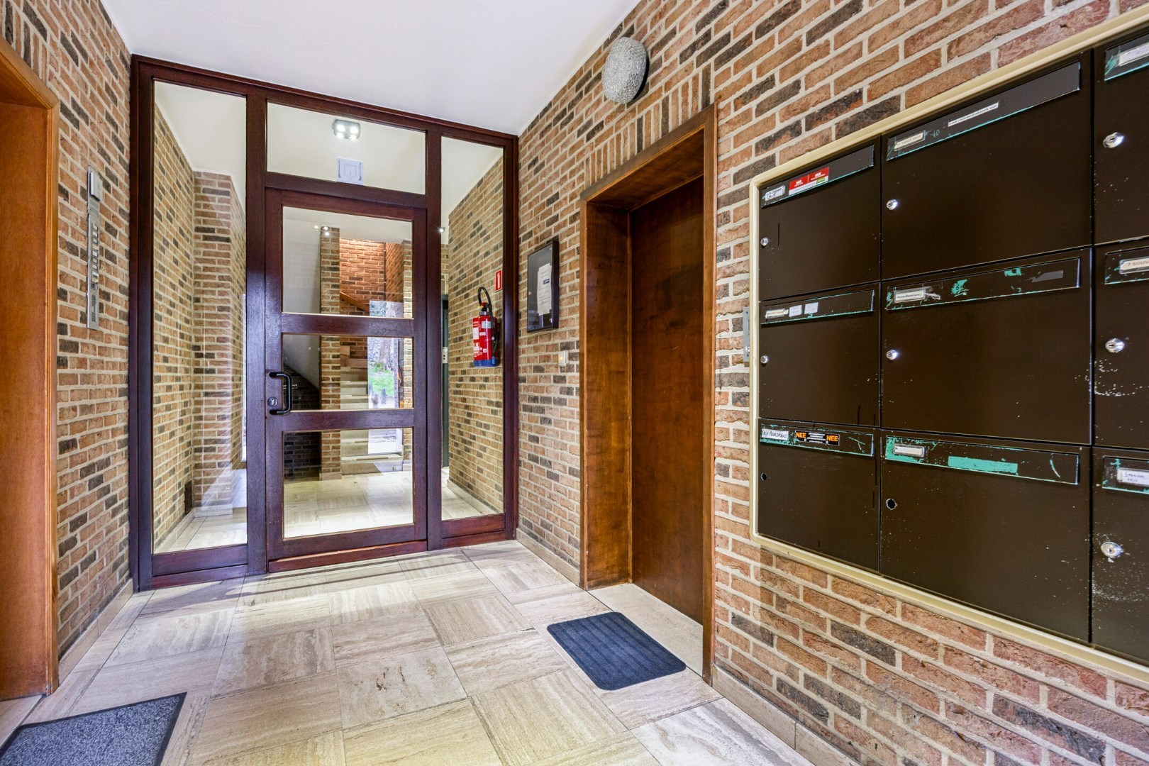 INVESTERINGSPAND: Ruim appartement met garage en zicht op de middeleeuwse Wallen te Tongeren - foto 4