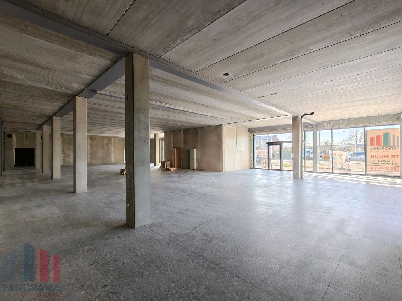 300 m² SHOWROOM/KANTOOR OP ABSOLUTE TOPLOCATIE IN ZEDELGEM - foto 5