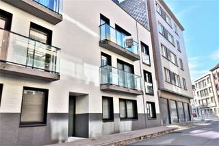 In volle centrum schittert dit recent appartement in al zijn glorie. Een praktische indeling in combinatie met een aangename lichtinval zorgt voor...