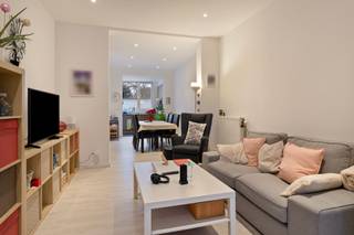 Gelijkvloers appartement met één slaapkamer en groot terras.Het appartement is gelegen in een kleinschalig appartementsgebouw en heeft een...