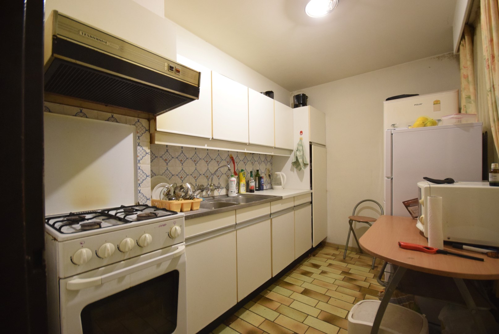 APPARTEMENT MET TWEE SLAAPKAMERS NABIJ CENTRUM ROESELARE - WONEN OF INVESTERINGSKANS - foto 3