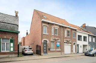 Beveren-Roeselare: nabij de kerk ruime burgerwoning in lichte art-decostijl met 4 slaapkamers en zonnige tuin – perceel van 270 m²Deze charmante...