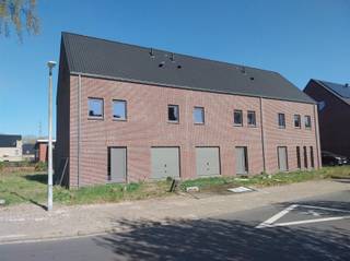 VERKOOP AAN 6% BTW mogelijk onder voorwaarden !Nieuwbouwproject van 4 ruime klassieke  woningen met vaste trap naar de zolder. Gelegen nabij het...