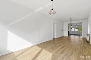 In het charmante en aangename Peutie bevindt zich deze pitoreske woning die karakter en modern wooncomfort perfect combineert. Oorspronkelijk...