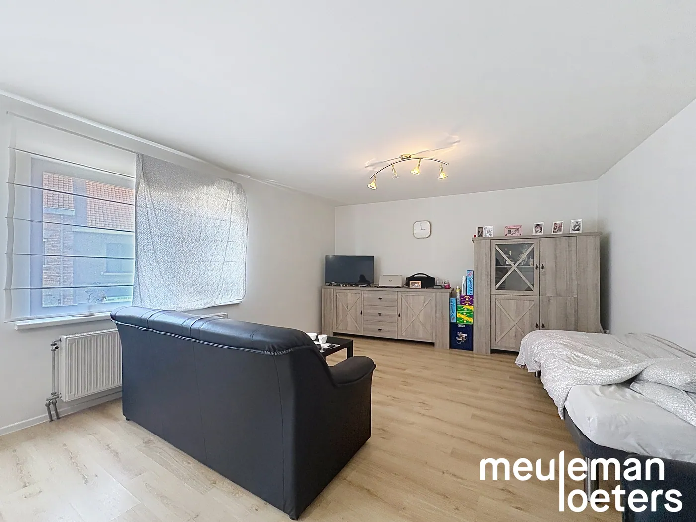 Licht en ruim appartement met zonnig terras in het centrum van Oostkamp - foto 4