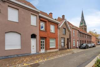 Centrumwoning met mini-atelier, 4 slks en zuid-gerichte tuin.De Heilig-Hartstraat te Kuurne, is een straat op het centrum van onze mooie gemeente...