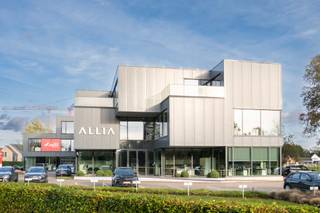 Deze representatieve kantoorruimte is gelegen op een unieke zichtlocatie langs de Grote Baan in Zonhoven. Dit goed bereikbaar en...