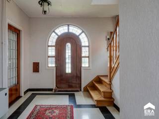 <p>Aangename en verzorgde gezinswoning met 3 slaapkamers In Pelt op een prachtig perceel van 11a11ca. De woning is door de jaren heen goed onderhouden door de eigenaars, maar de koper dient rekening te houden met opfriswerken. Deze woning leent zich prima tot eventuele renovatie of modernisering.</p><p><strong><u>Enkele troeven:</u></strong></p><ul><li>Gunstige ligging in een groene omgeving.</li><li>Onderwijs op wandel-/fietsafstand.</li><li>Dicht bij diverse winkels</li><li>Mooi perceel van 11a11ca</li></ul><p>Indeling: zie bijgevoegde plannen</p>