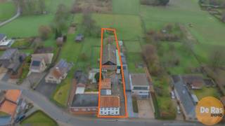 ROZEBEKE - Solide burgerwoning met loods van ca. 300m² in landelijk kader.Deze unieke eigendom treft u in het landelijke Rozebeke, deelgemeente van...