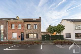 Gezellige woning met tuin op toplocatie in Brasschaat!Deze charmante woning is gelegen op een gunstige locatie in Brasschaat, aan de Hoge Kaart 94,...