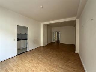 Aangenaam appartement van ca. 80 m² gelegen op de eerste verdieping, in het hart van Antwerpen. De woning beschikt over een lichtrijke...