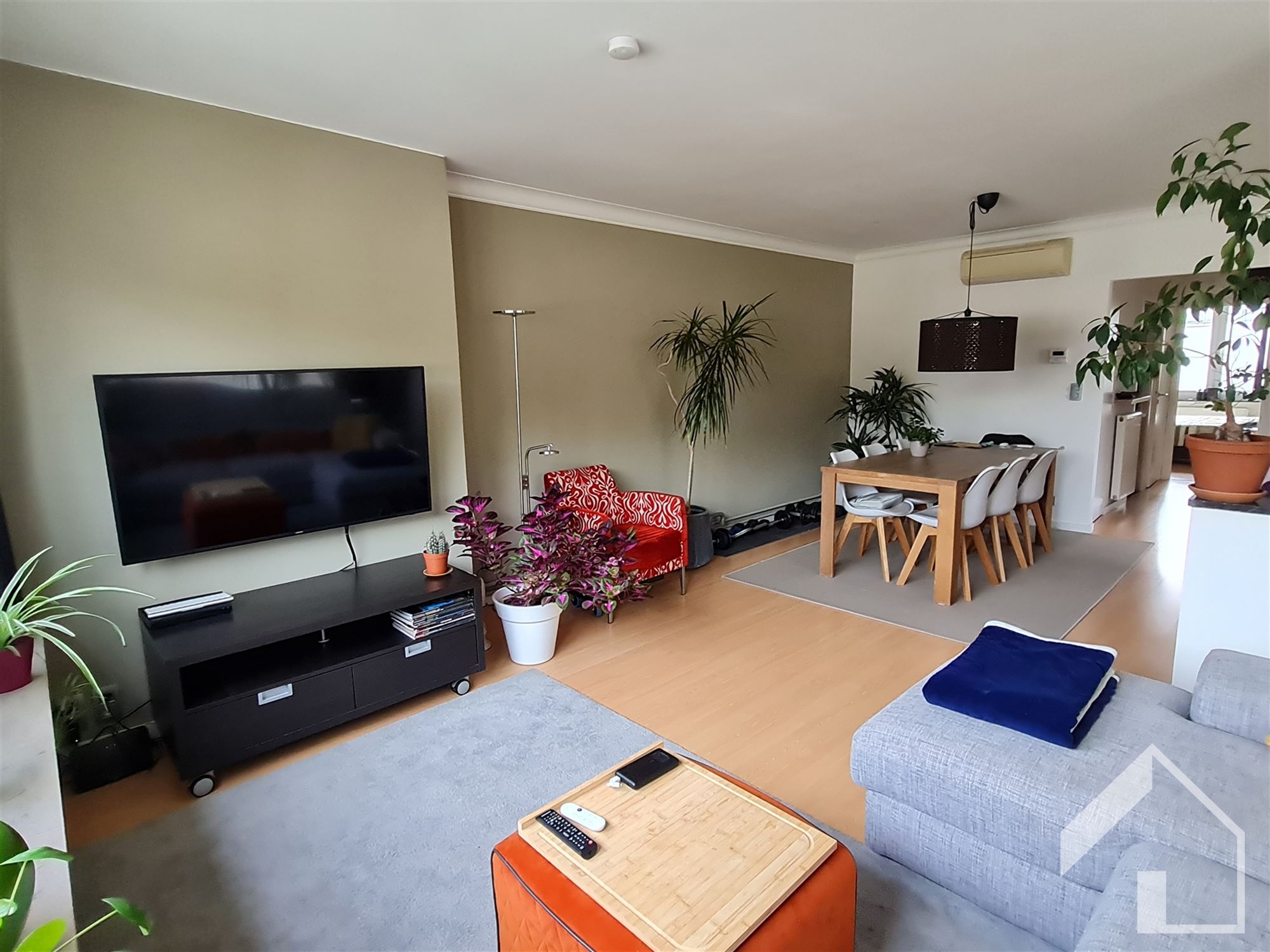 Ruim hoekappartement met 2 slaapkamers en garage - foto 4