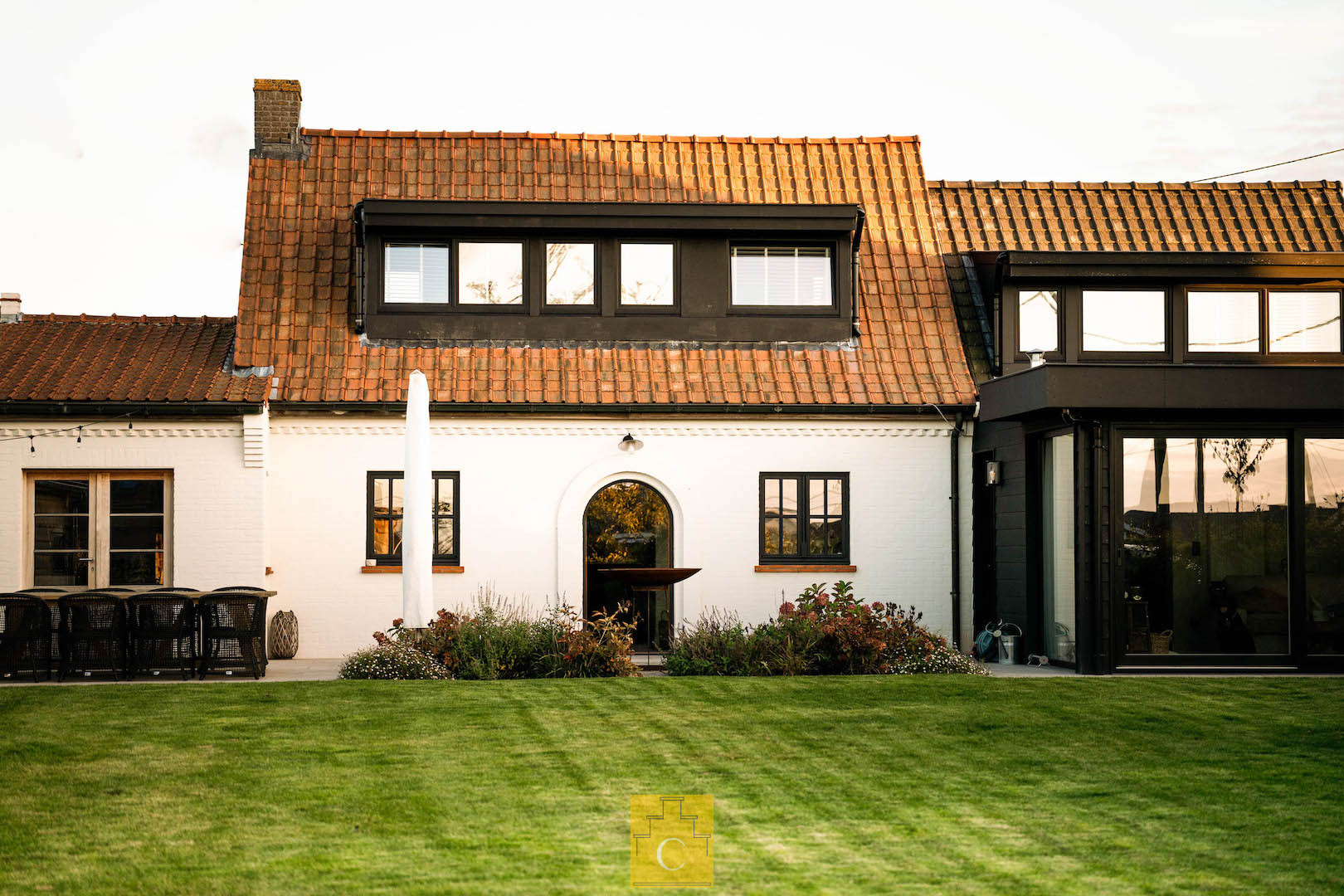 knap gerenoveerde gezinswoning, landelijke stijl met eigentijdse toets, met zonnige tuin en parking - photo 1