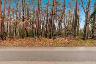 Wij hebben het genoegen deze prachtige en exclusieve bouwgrond te koop aan te bieden, gelegen in een uiterst residentiële en rustige omgeving.De...