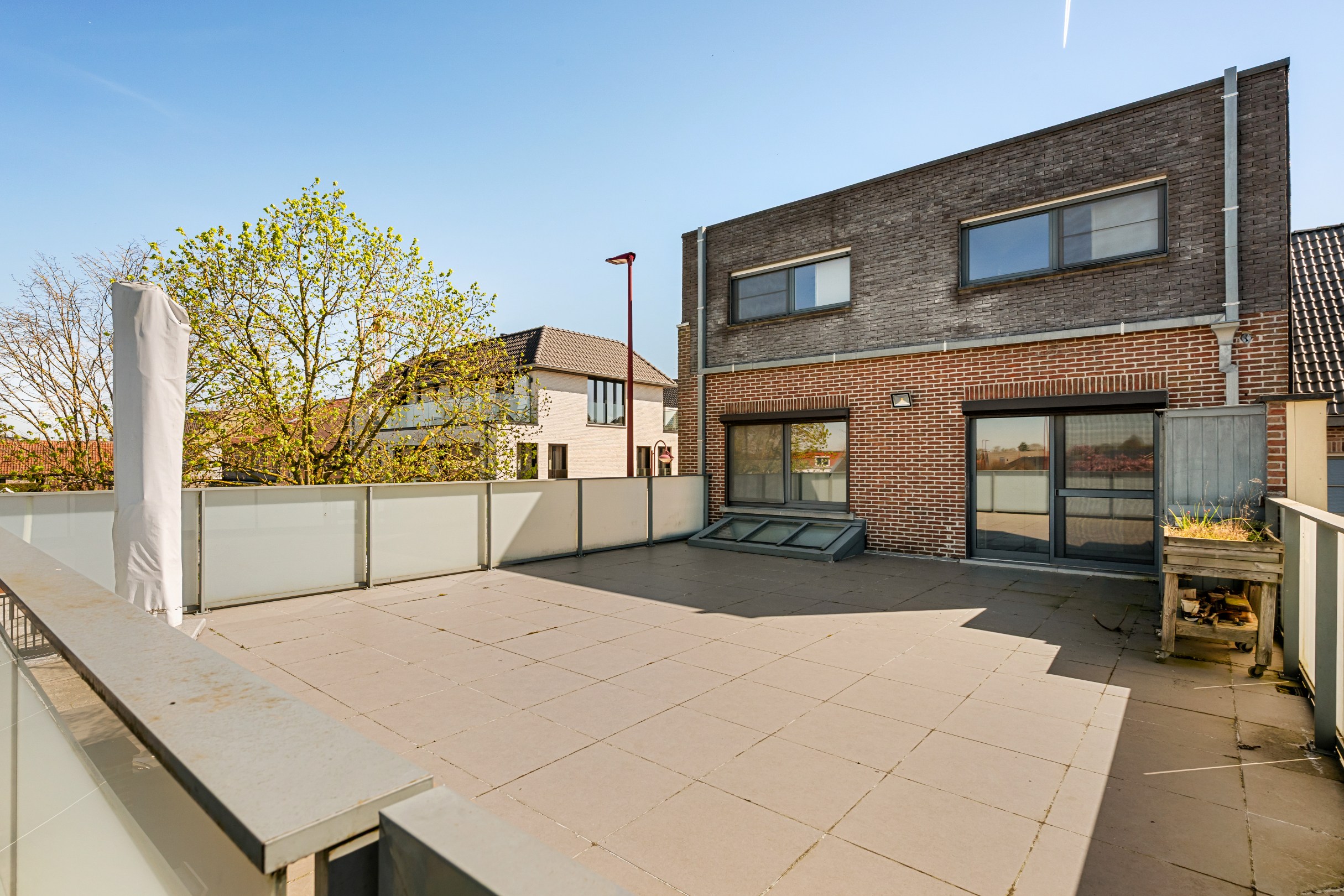 Woning met handelspand, tuin en groot terras - foto 3