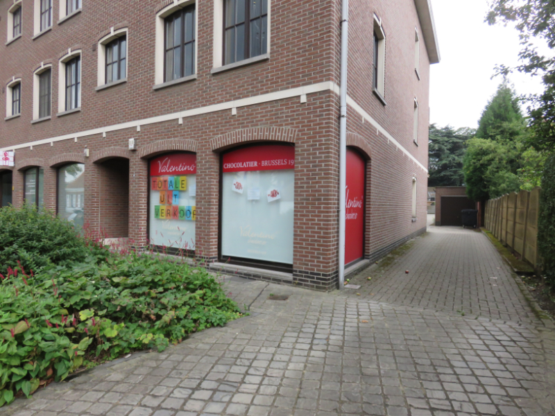 Mooi handelsgelijkvloers in centrum Hove - foto 2