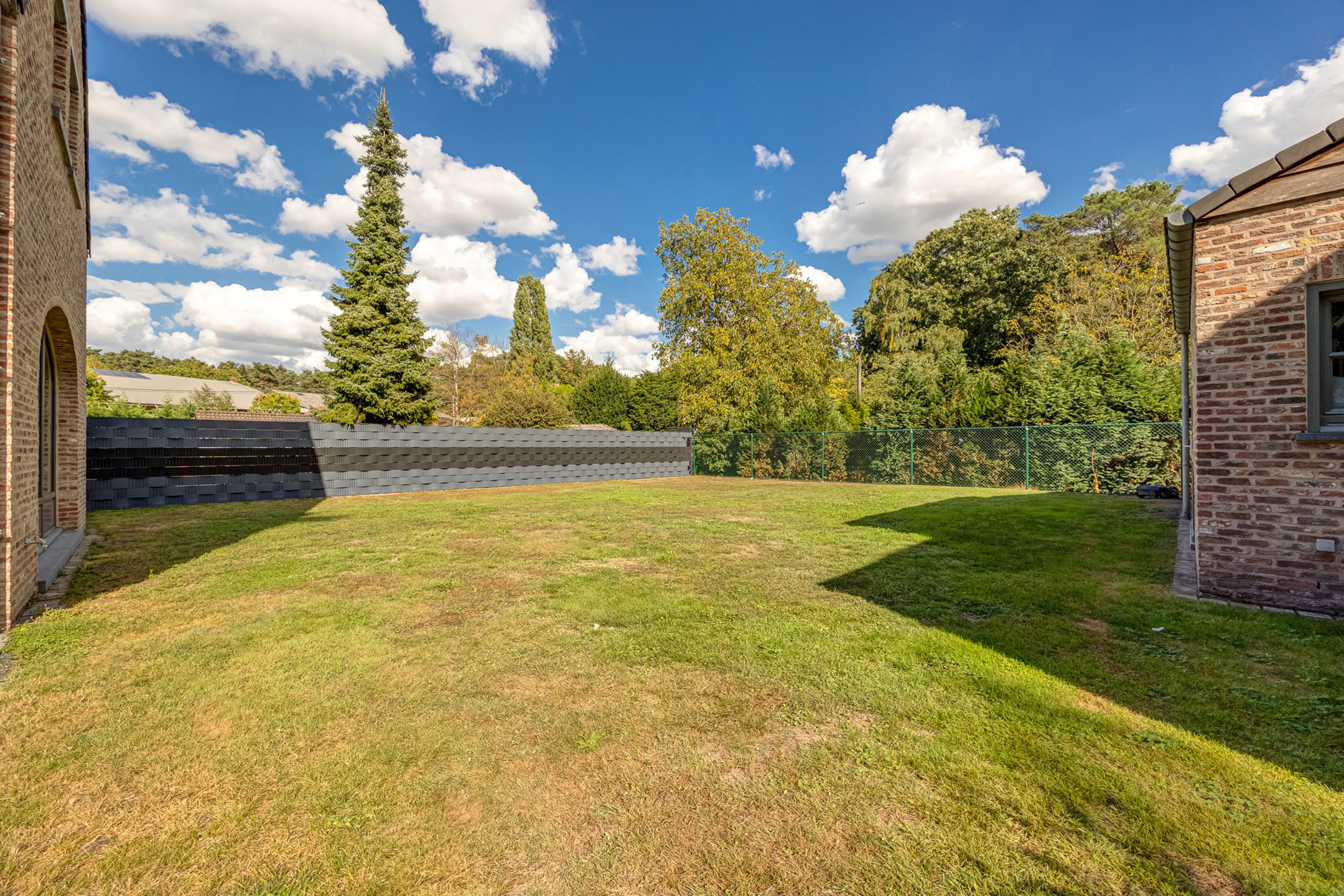 Ruime, energiezuinige villa met polyvalent bijgebouw op een perceel van 1.312m². - foto 4