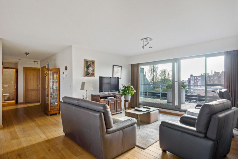 Ruim &amp; lichtrijk dakappartement (114m²) met 2 (mog. 3) SLK, 2 ruime terrassen en dubbele garagebox - foto 4