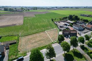 Deze ruime bouwgrond met een oppervlakte van 950 m² bevindt zich langs de Ruiseleedsesteenweg, op enkele minuutjes rijden van het centrum van...