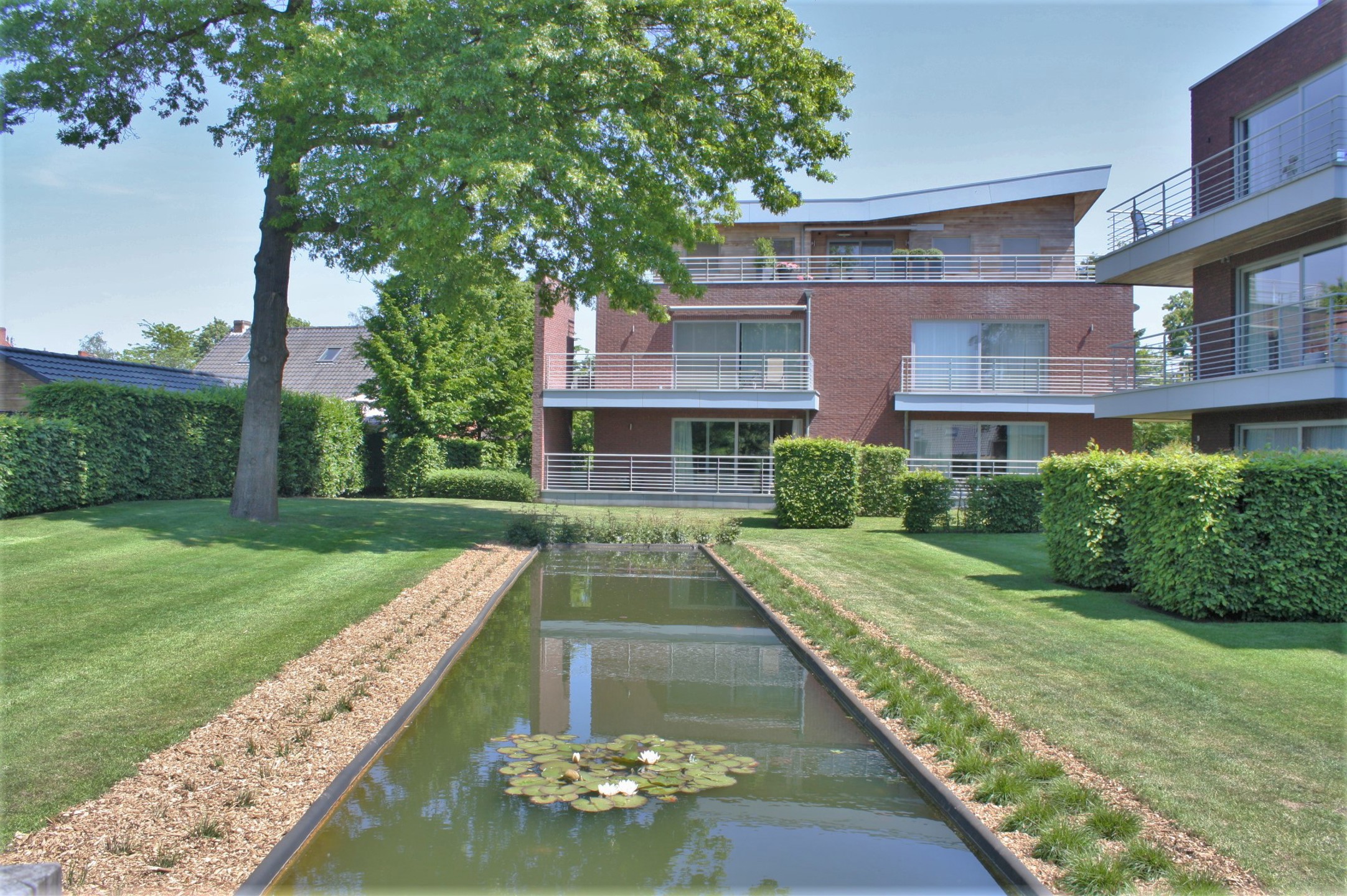 Gelijkvloers stijlvol park appartement met garage - foto 4