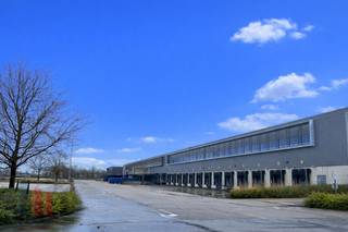 Strategisch gelegen logistiek bedrijfsgebouw te huur van 22.724 m² bestaande uit magazijn in combinatie met kantoren. Dit hoogwaardig gebouw op een...