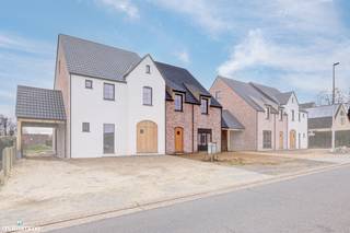 RUSTIG GELEGEN CASCO NIEUWBOUWWONING NABIJ HET GROEN TE OUDSBERGEN***Bekijkt U deze woning via een aanverwante website? Surf dan...