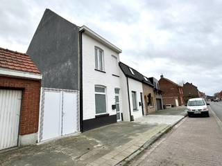 Bent u op zoek naar een instapklare gezinswoning in een rustige buurt van Menen? Deze verzorgde woning combineert ruimte, comfort...